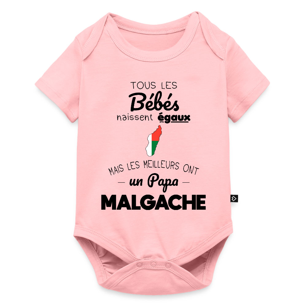 Body Bébé bio manches courtes - Les Meilleurs Ont Un Papa Malgache - rose