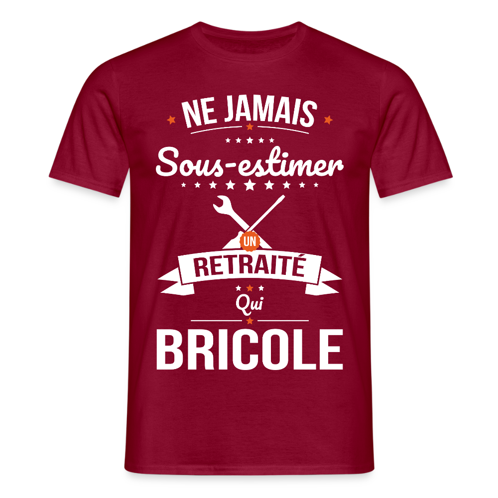 T-shirt Homme - Ne jamais sous-estimer un retraité qui bricole - rouge brique