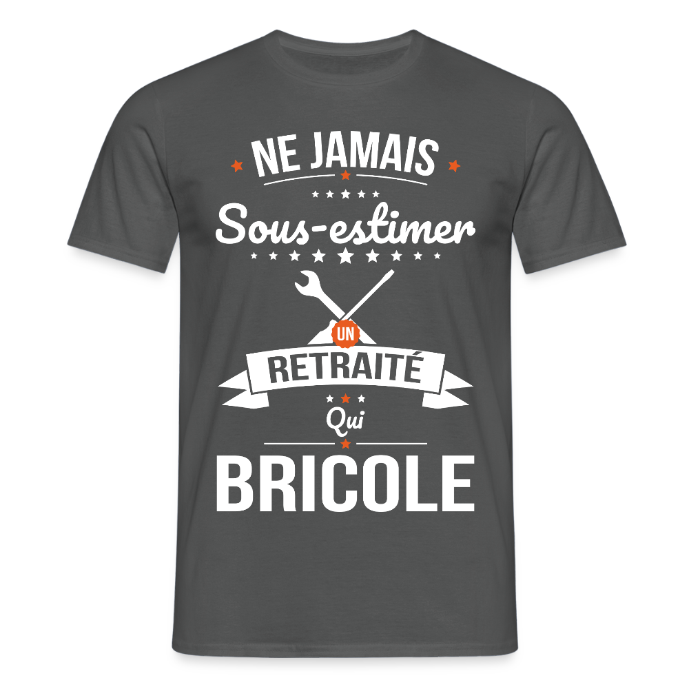 T-shirt Homme - Ne jamais sous-estimer un retraité qui bricole - charbon
