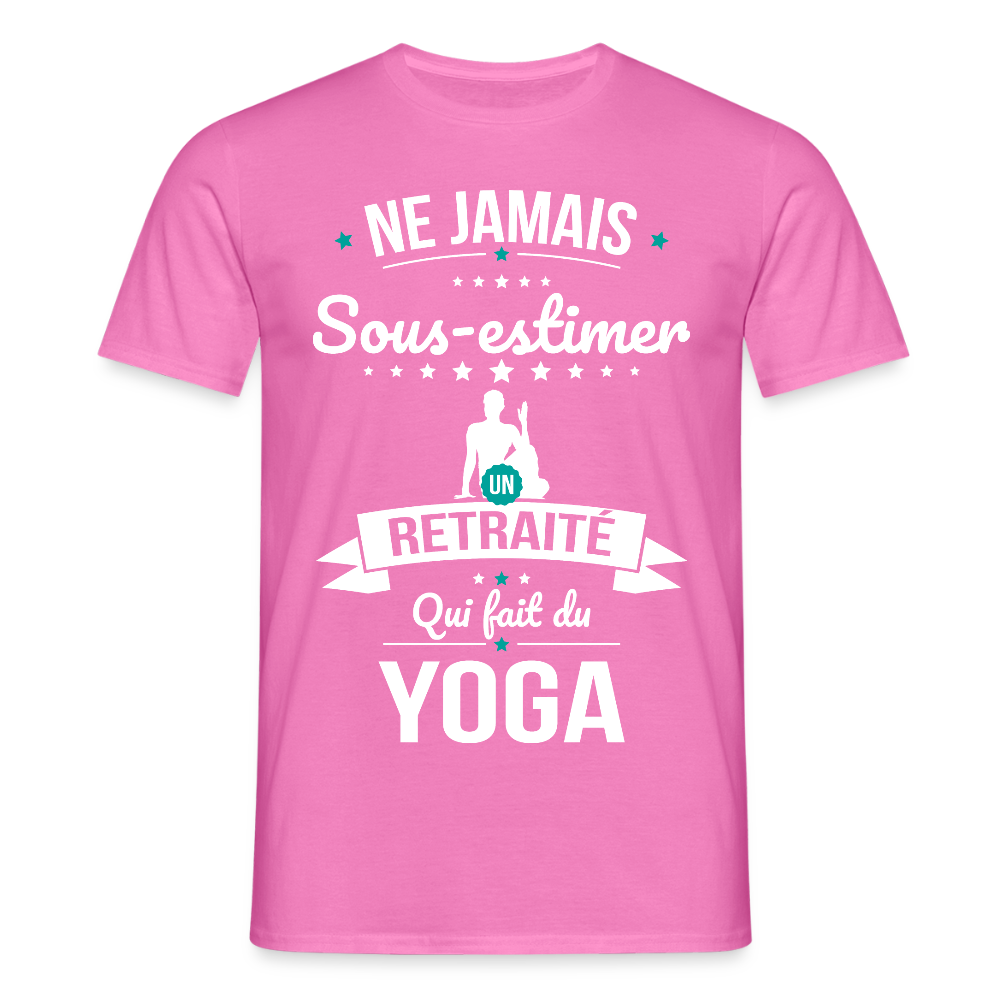 T-shirt Homme - Ne jamais sous-estimer un retraité qui fait du yoga - rose