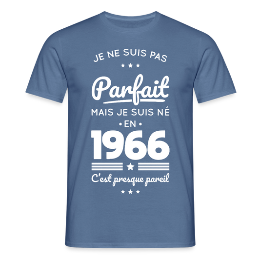 T-shirt anniversaire homme 60 ans – Pas parfait mais né en 1966 - bleu pigeon 