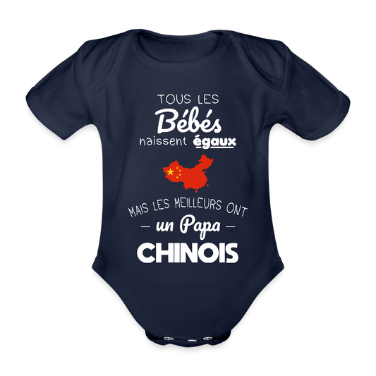 Body Bébé bio manches courtes - Les Meilleurs Ont Un Papa Chinois - marine foncé