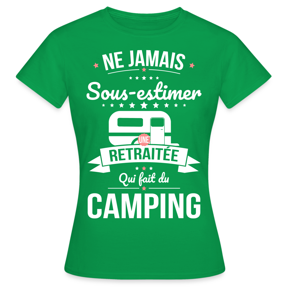 T-shirt Femme - Ne jamais sous-estimer une retraitée qui fait du camping - vert