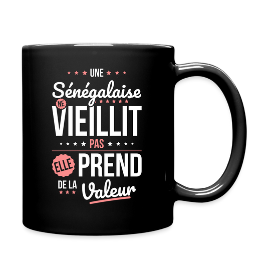 Mug uni - Une Sénégalaise ne vieillit pas - noir