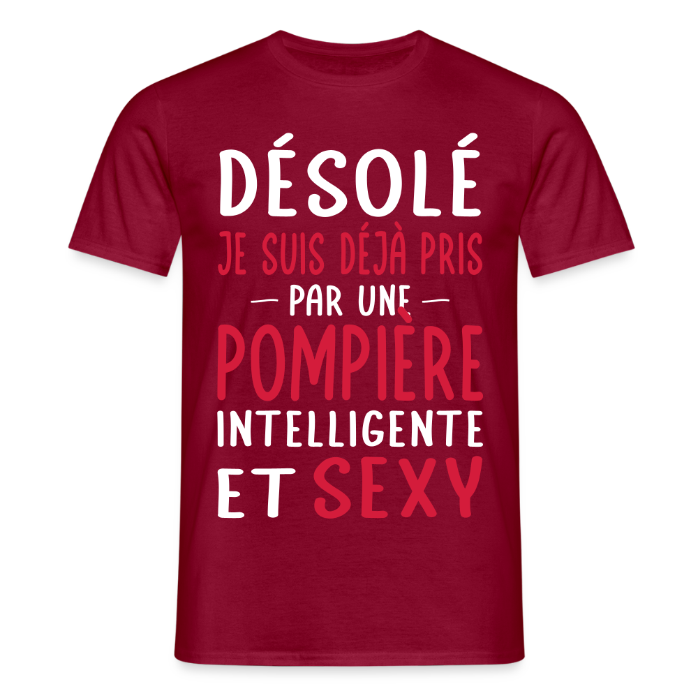 T-shirt Homme - Je suis pris par une pompière intelligente et sexy - rouge brique