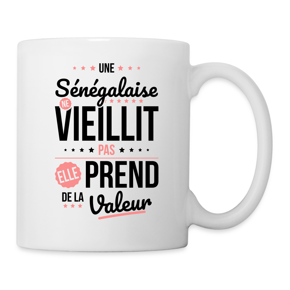 Mug blanc - Une Sénégalaise ne vieillit pas - blanc