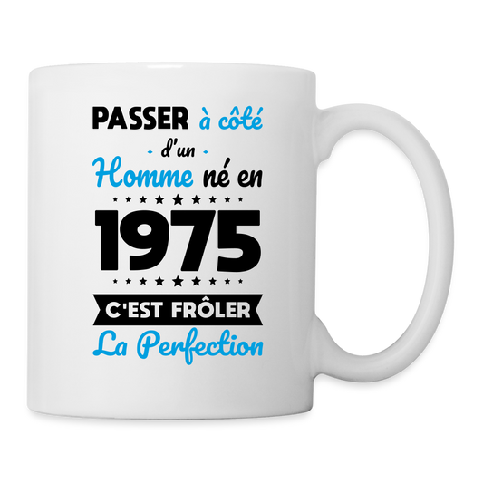 Mug blanc - Anniversaire 50 Ans - Né en 1975 - Frôler la perfection - blanc