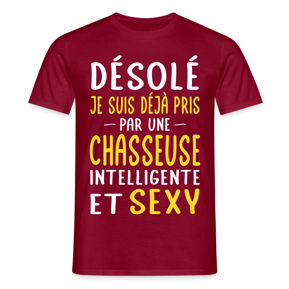 T-shirt Homme - Je suis déjà pris par une chasseuse intelligente et sexy - rouge brique
