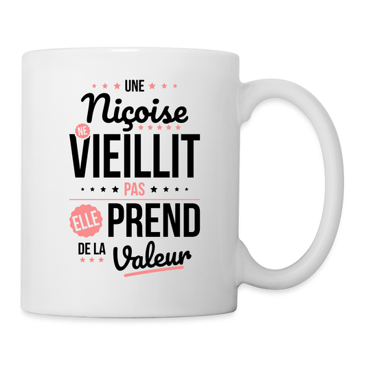 Mug blanc - Une Niçoise ne vieillit pas - blanc