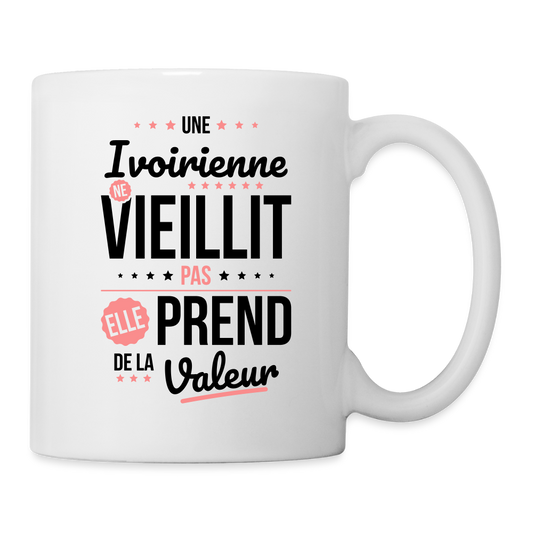 Mug blanc - Une Ivoirienne ne vieillit pas - blanc