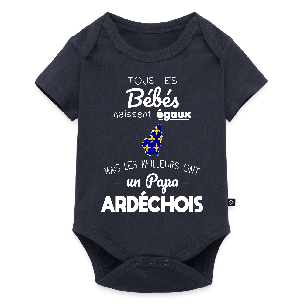 Body Bébé bio manches courtes - Les Meilleurs Ont Un Papa Ardéchois - bleu marine