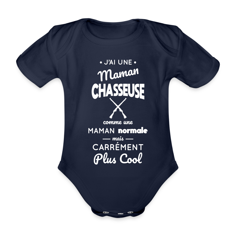 Body Bébé bio manches courtes - J'ai une maman chasseuse - marine foncé