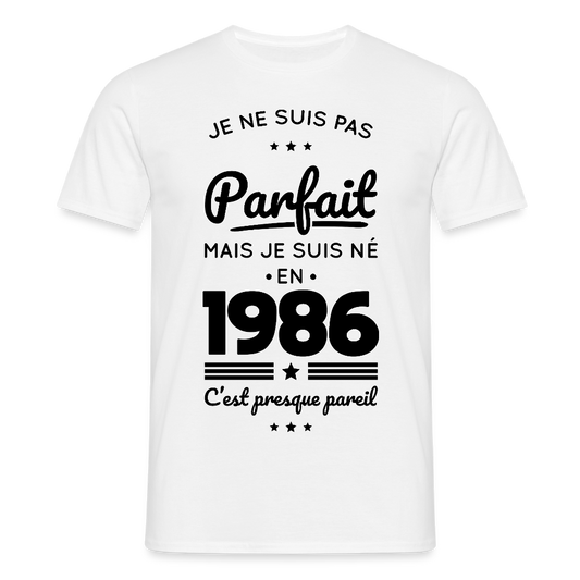 T-shirt anniversaire homme 40 ans coloris clair – Pas parfait mais né en 1986 - blanc
