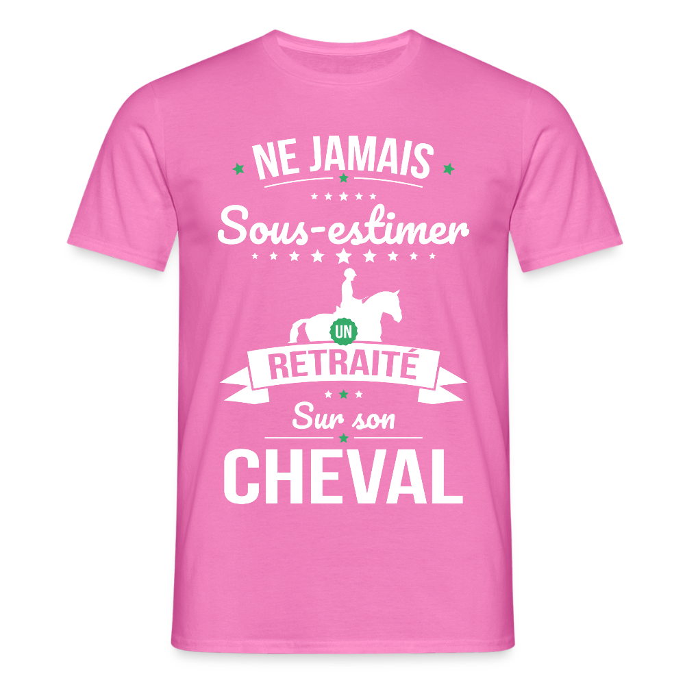 T-shirt Homme - Ne jamais sous-estimer un retraité sur son cheval - rose