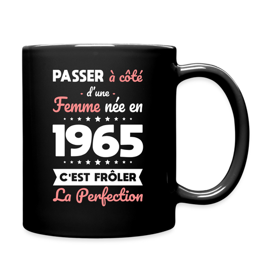 Mug uni - Anniversaire 60 Ans - Née en 1965 - Frôler la perfection - noir