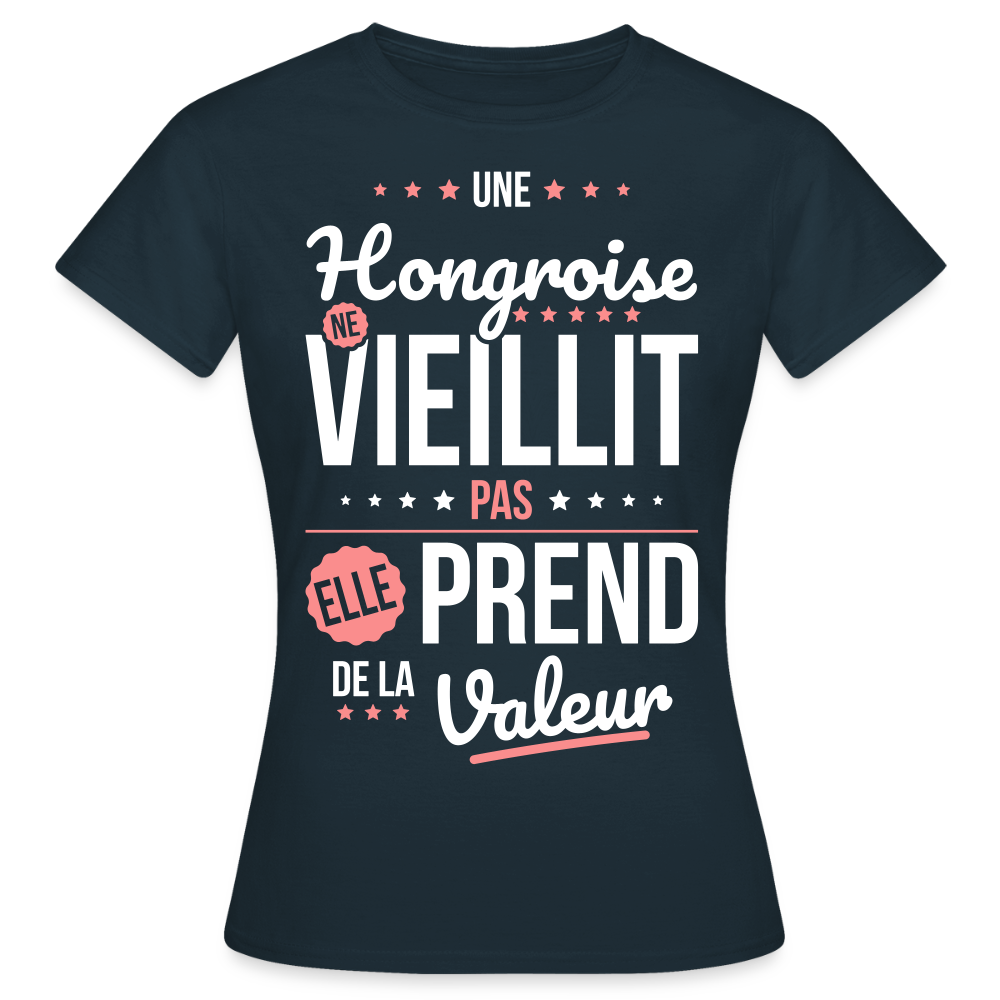 T-shirt Femme - Une Hongroise ne vieillit pas - marine
