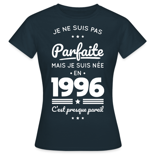 T-shirt anniversaire femme 30 ans – Pas parfaite mais née en 1996 - marine