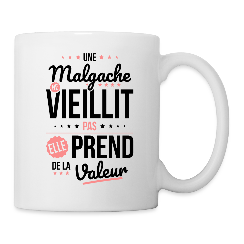 Mug blanc - Une Malgache ne vieillit pas - blanc