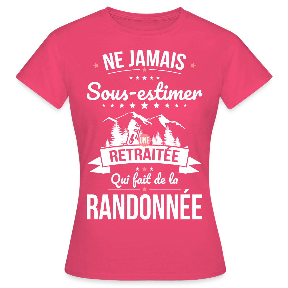 T-shirt Femme - Ne jamais sous-estimer une retraitée qui fait de la randonnée - rose azalée