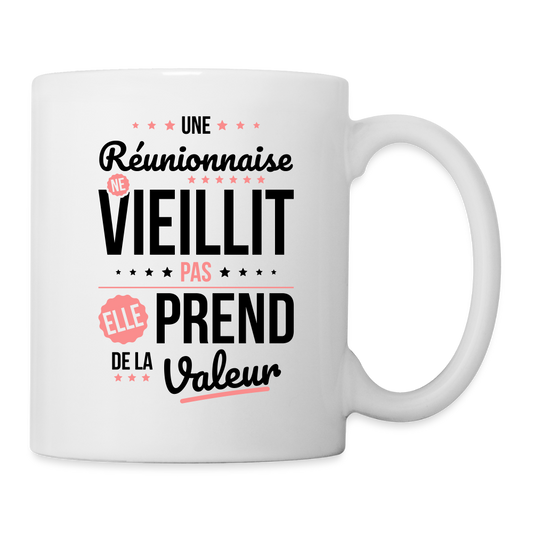 Mug blanc - Une Réunionnaise ne vieillit pas - blanc