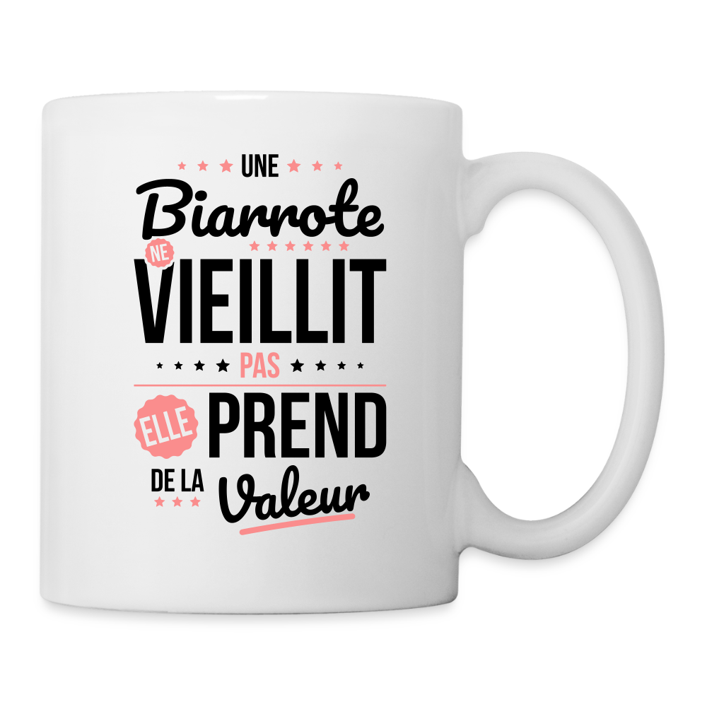 Mug blanc - Une Biarrote ne vieillit pas - blanc