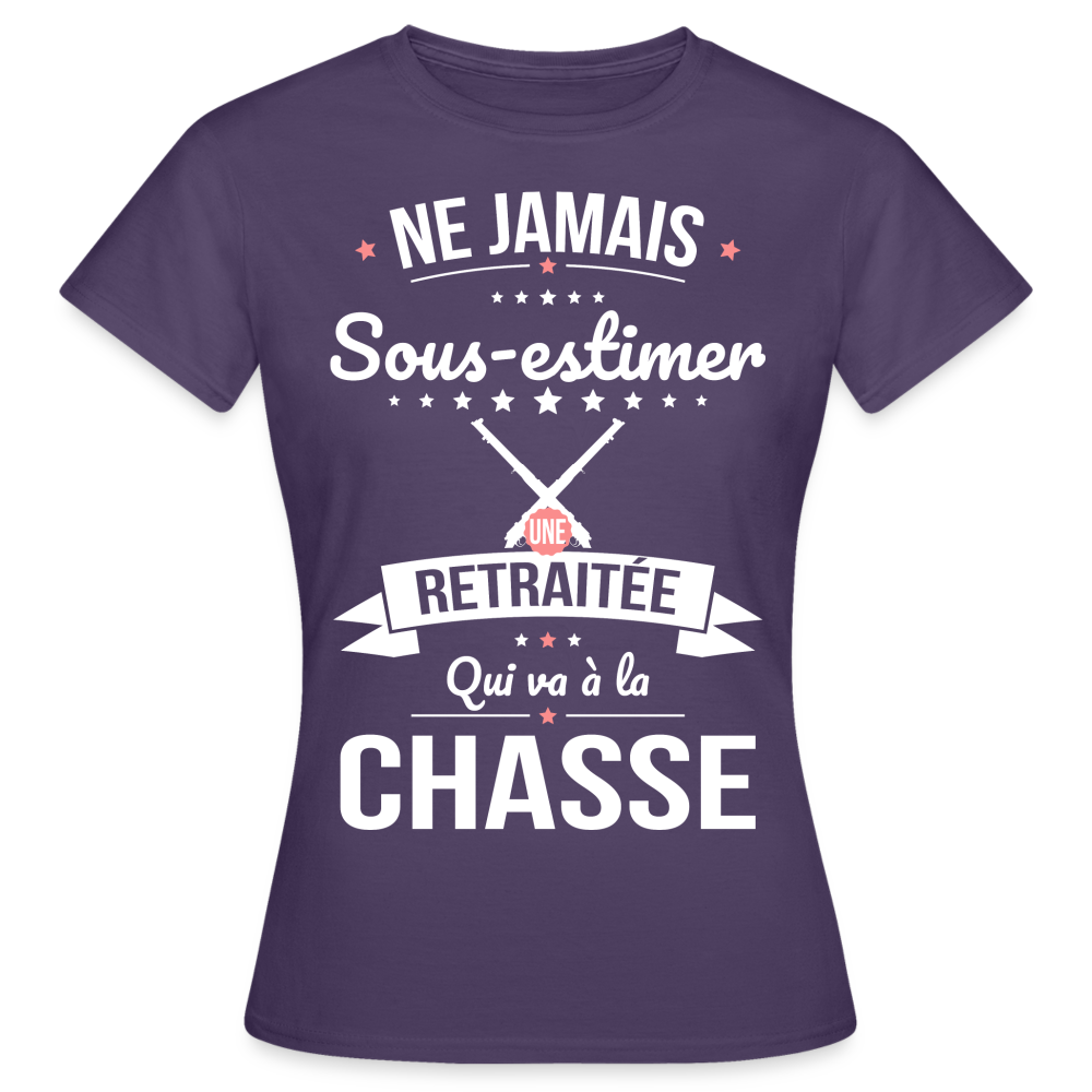 T-shirt Femme - Ne jamais sous-estimer une retraitée qui va à la chasse - violet foncé