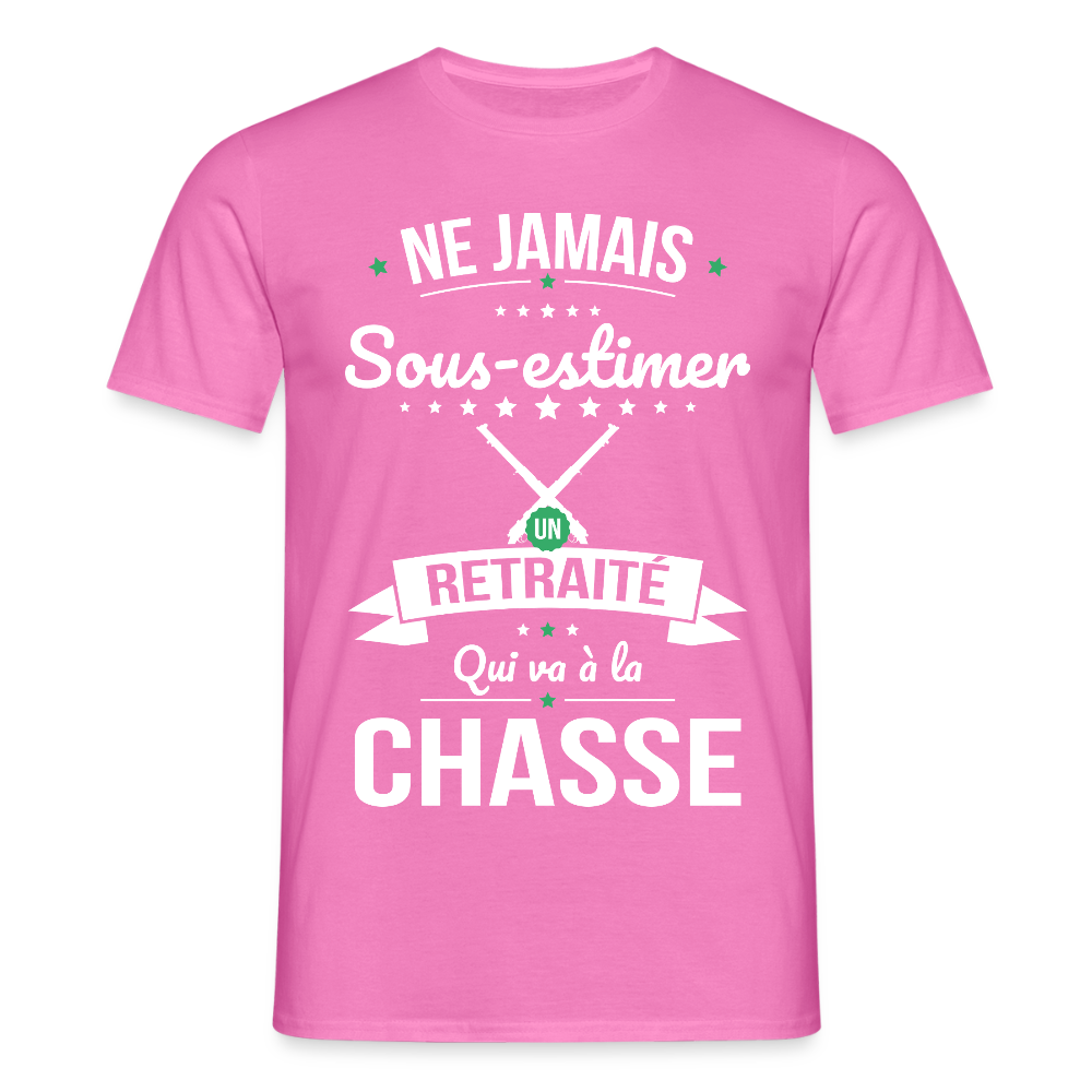 T-shirt Homme - Ne jamais sous-estimer un retraité qui va à la chasse - rose