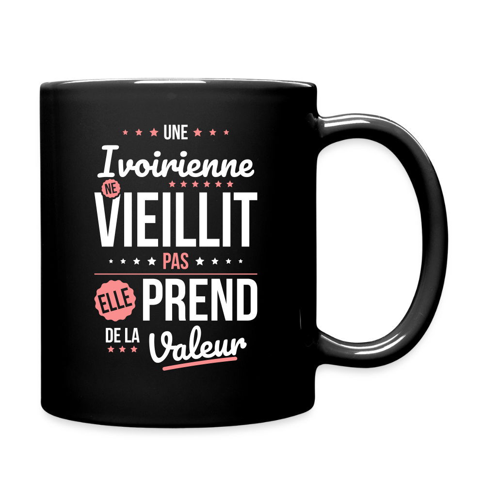 Mug uni - Une Ivoirienne ne vieillit pas - noir