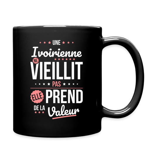 Mug uni - Une Ivoirienne ne vieillit pas - noir