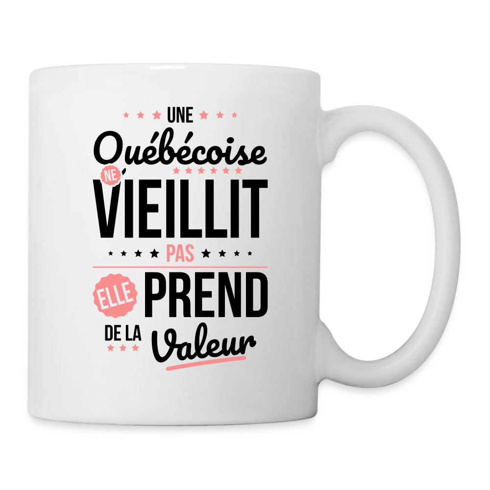 Mug blanc - Une Québécoise ne vieillit pas - blanc
