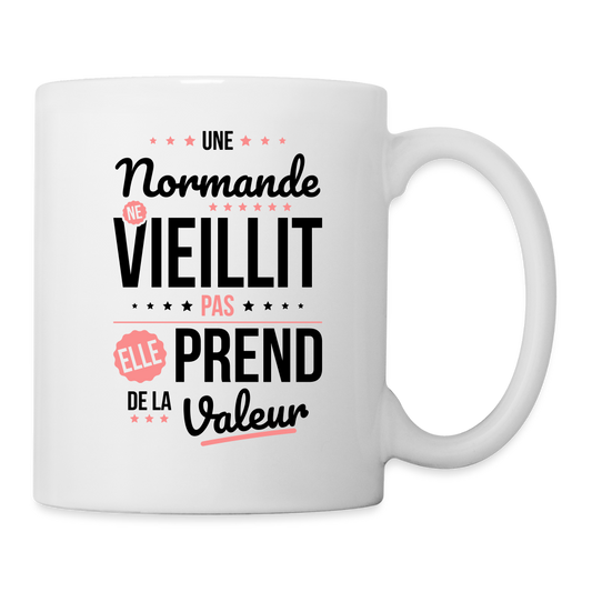 Mug blanc - Une Normande ne vieillit pas - blanc