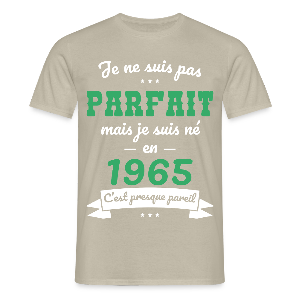 T-shirt Homme - Anniversaire 60 Ans - Pas parfait mais né en 1965 - beige sable