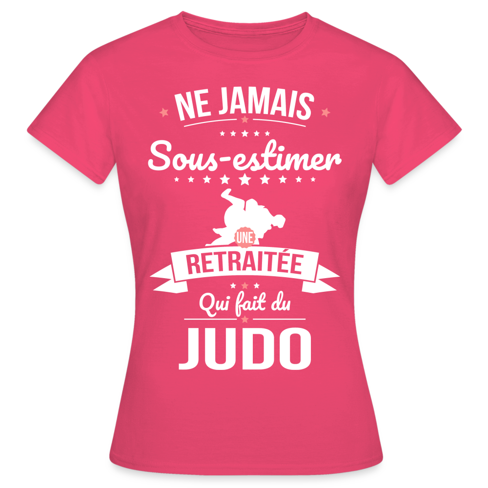 T-shirt Femme - Ne jamais sous-estimer une retraitée qui fait du judo - rose azalée