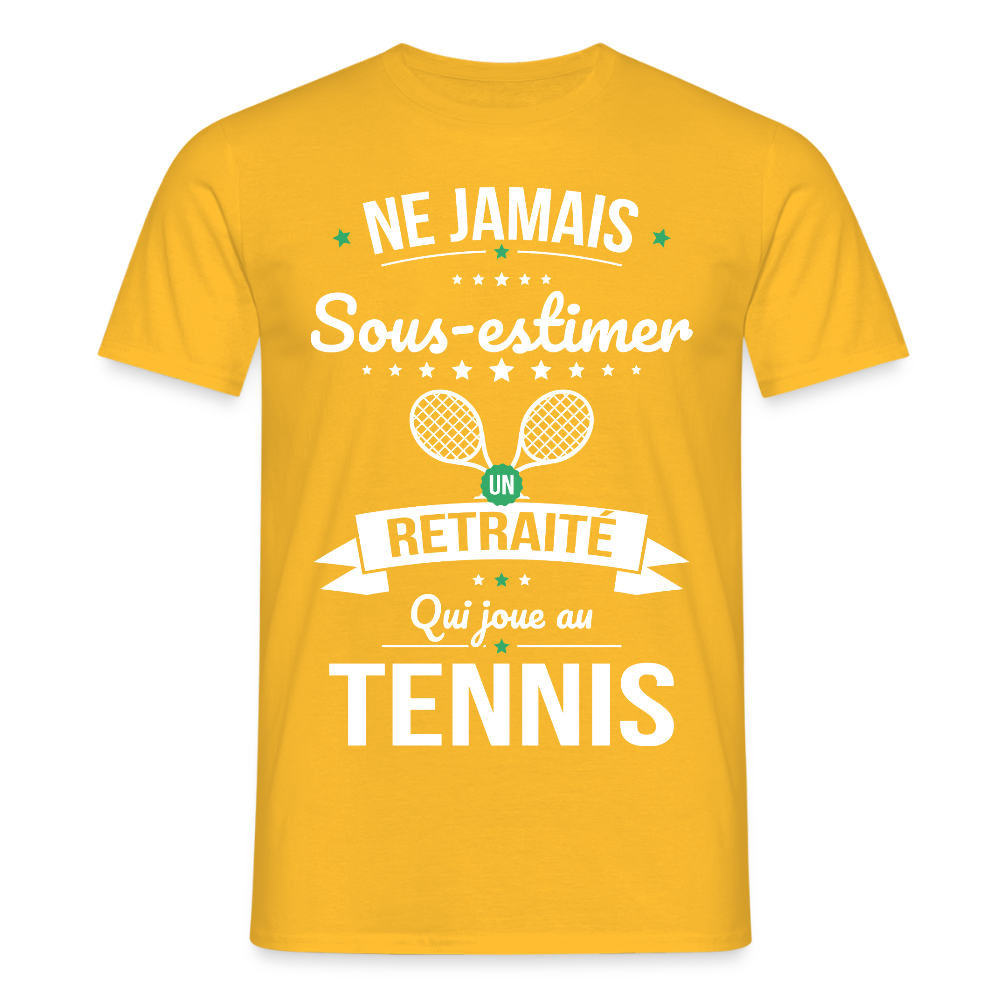 T-shirt Homme - Ne jamais sous-estimer un retraité qui joue au tennis - jaune
