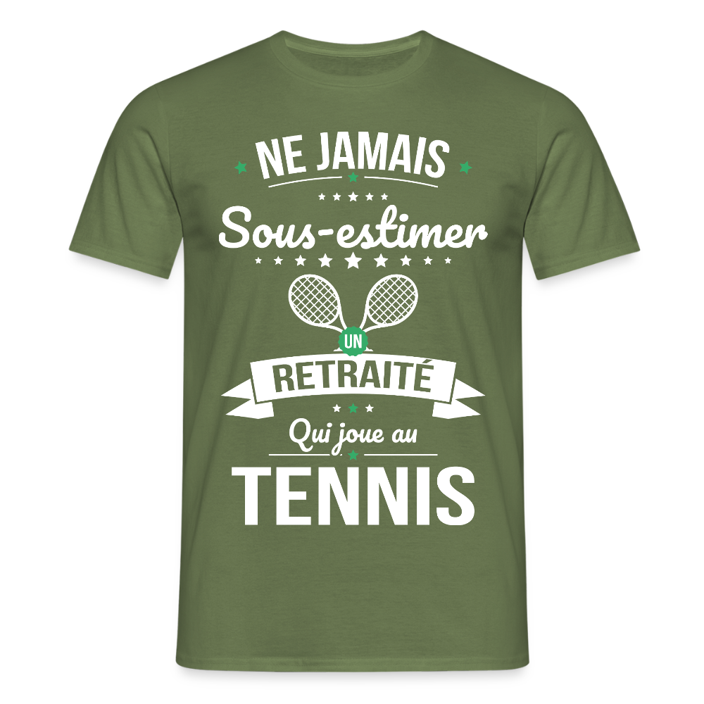 T-shirt Homme - Ne jamais sous-estimer un retraité qui joue au tennis - vert militaire